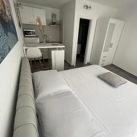 Milena Sweet Apartment-with A Pool