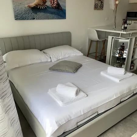 Milena Sweet Apartment-with A Pool Trogir