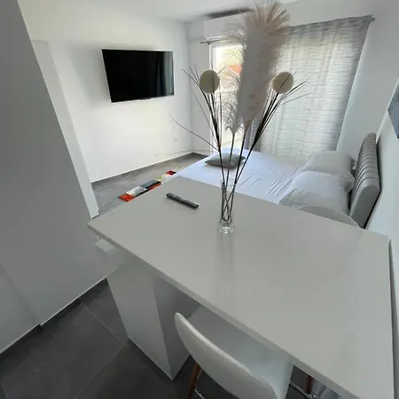 Milena Sweet Apartment-with A Pool * Trogir