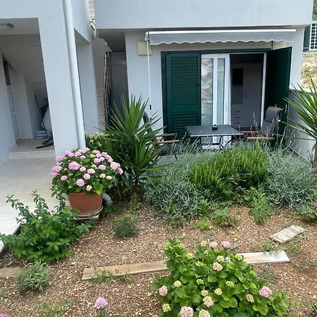 Milena Sweet Apartment-with A Pool Apartman Trogir