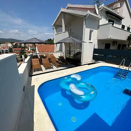 Milena Sweet Apartment-with A Pool Trogir