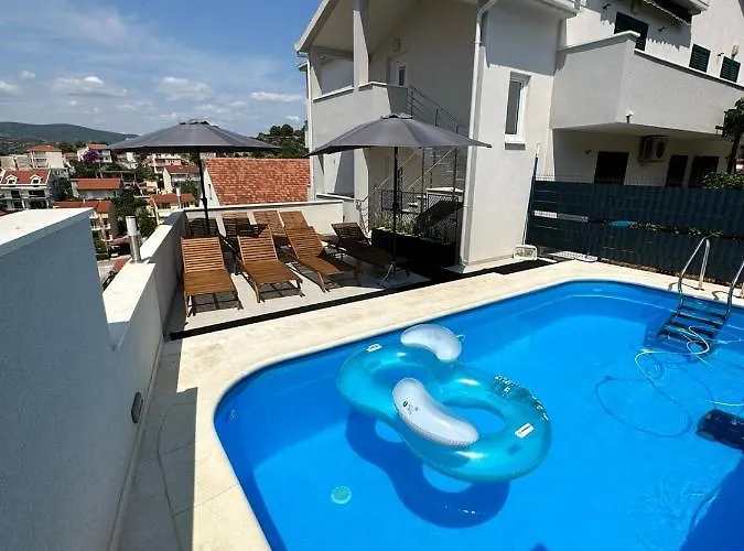 Milena Sweet Apartment-with A Pool Trogir