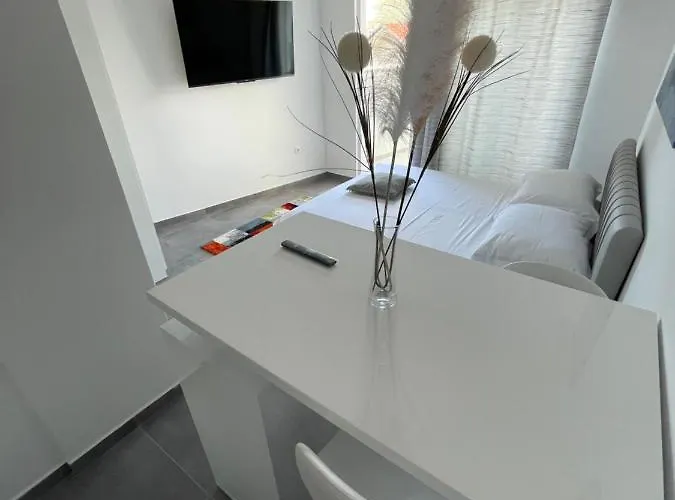 Milena Sweet Apartment-with A Pool * 特罗吉尔